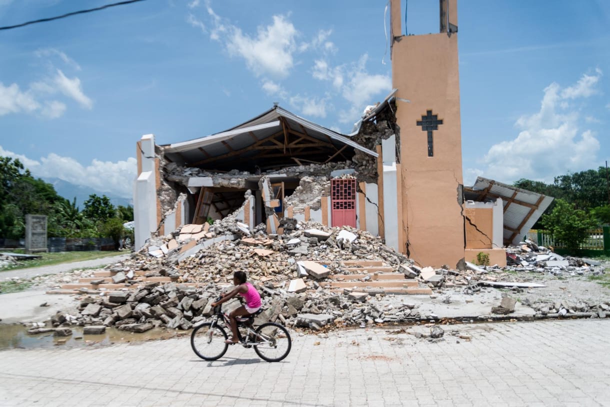 Már több mint kétezer áldozatról tudnak a haiti földrengés után