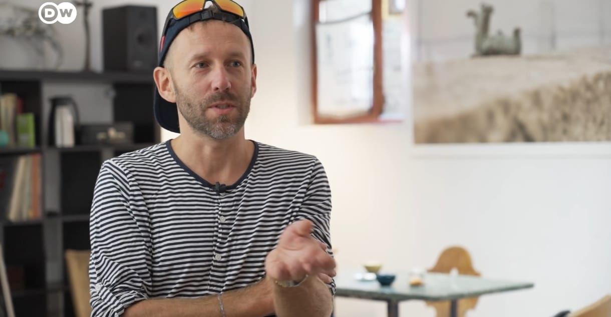 Kolodko Mihály már új szobrokon dolgozik, az egyik Pumuklit, a másik Cicciolinát ábrázolja