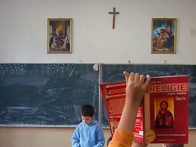 Feszület és feszültség az osztályteremben