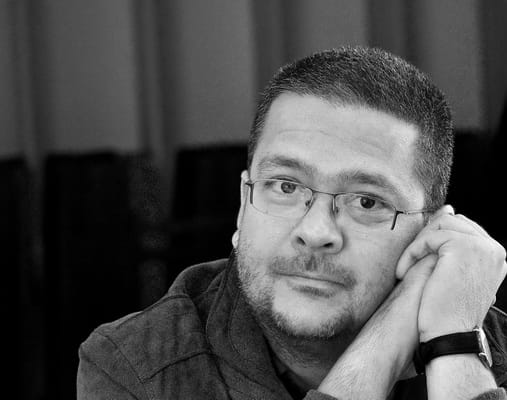 Szentmártoni János volt helyettes államtitkár havi csaknem kétmillió forintért főszerkesztett egy erdélyi kiadványt