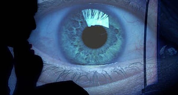 A CIA és az FBI is figyeli a Facebook és a Twitter használóit