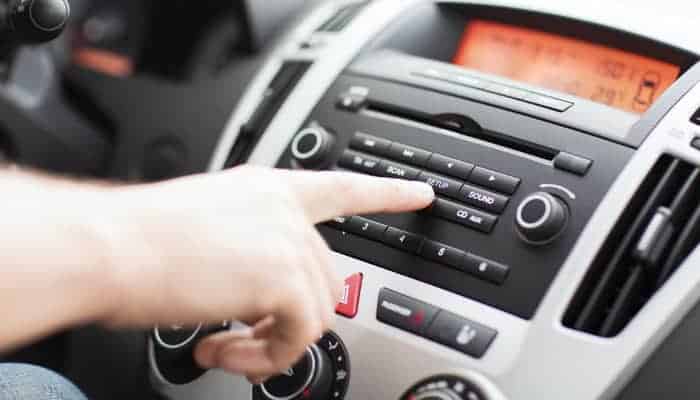 Szabálysértés lett Erzsébetvárosban, ha egy taxiban túl hangos a zene