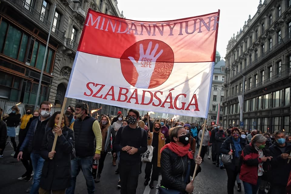 Határozatban állt ki a színművészetis hallgatók mellett a szombathelyi önkormányzat