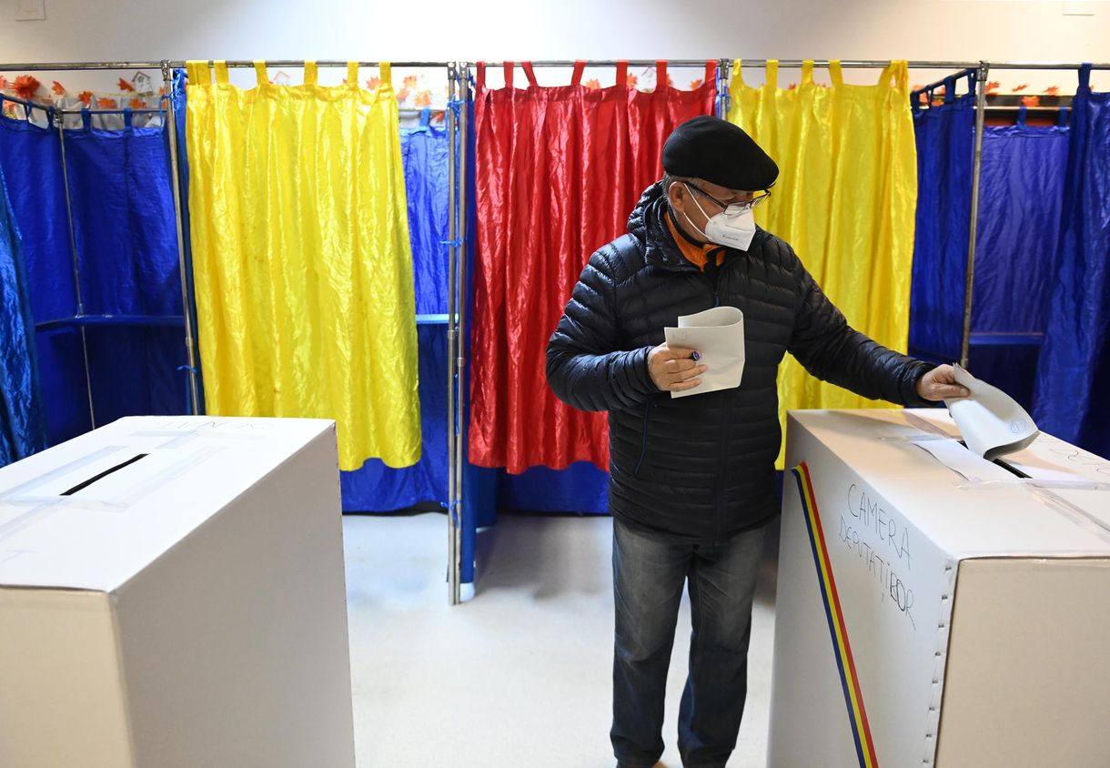 Magas részvételi aránnyal startolt a voksolás a sorsdöntő román parlamenti választásokon