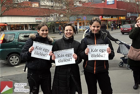 Hihetetlen vállalkozás: emberekhez bújik oda óránként 13 ezer forintért