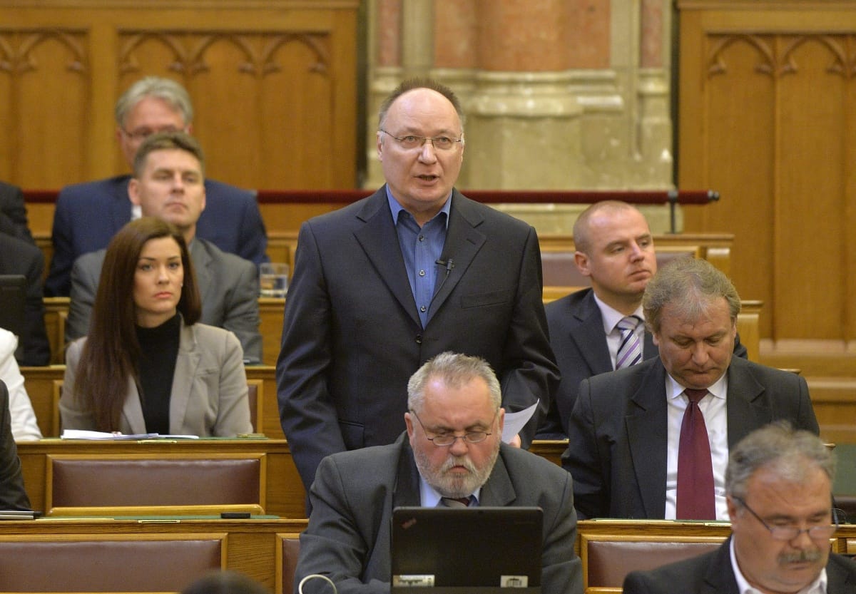 Az Alkotmánybírósághoz fordul a Párbeszéd, mert elvehetik a hajléktalanok holmijait