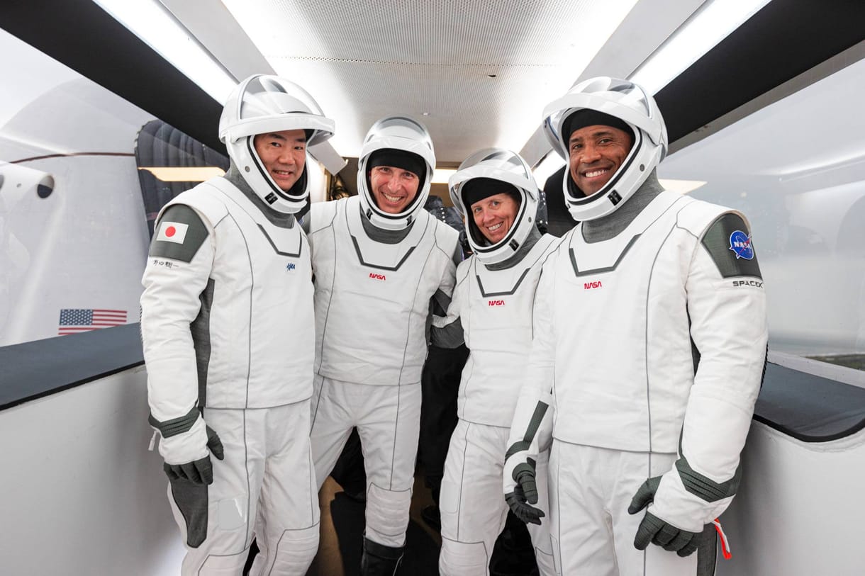 Nem mehet a világűrbe a SpaceX nyertes űrturistája, mert túl nagy a testsúlya