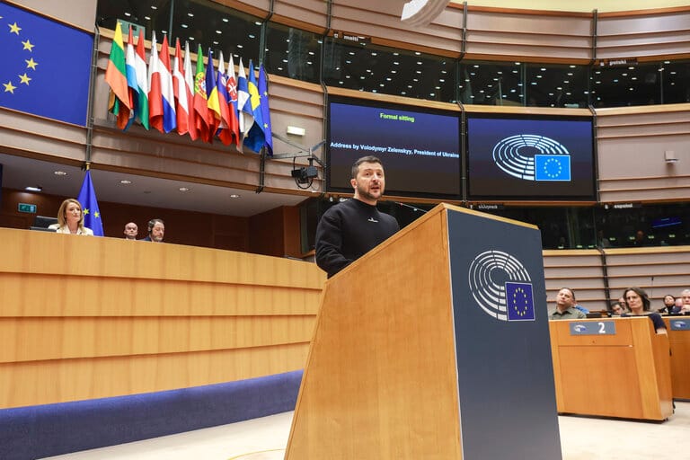 Zelenszkij az Európai Parlamentben: Ukrajna az európai értékekért harcol az oroszokkal