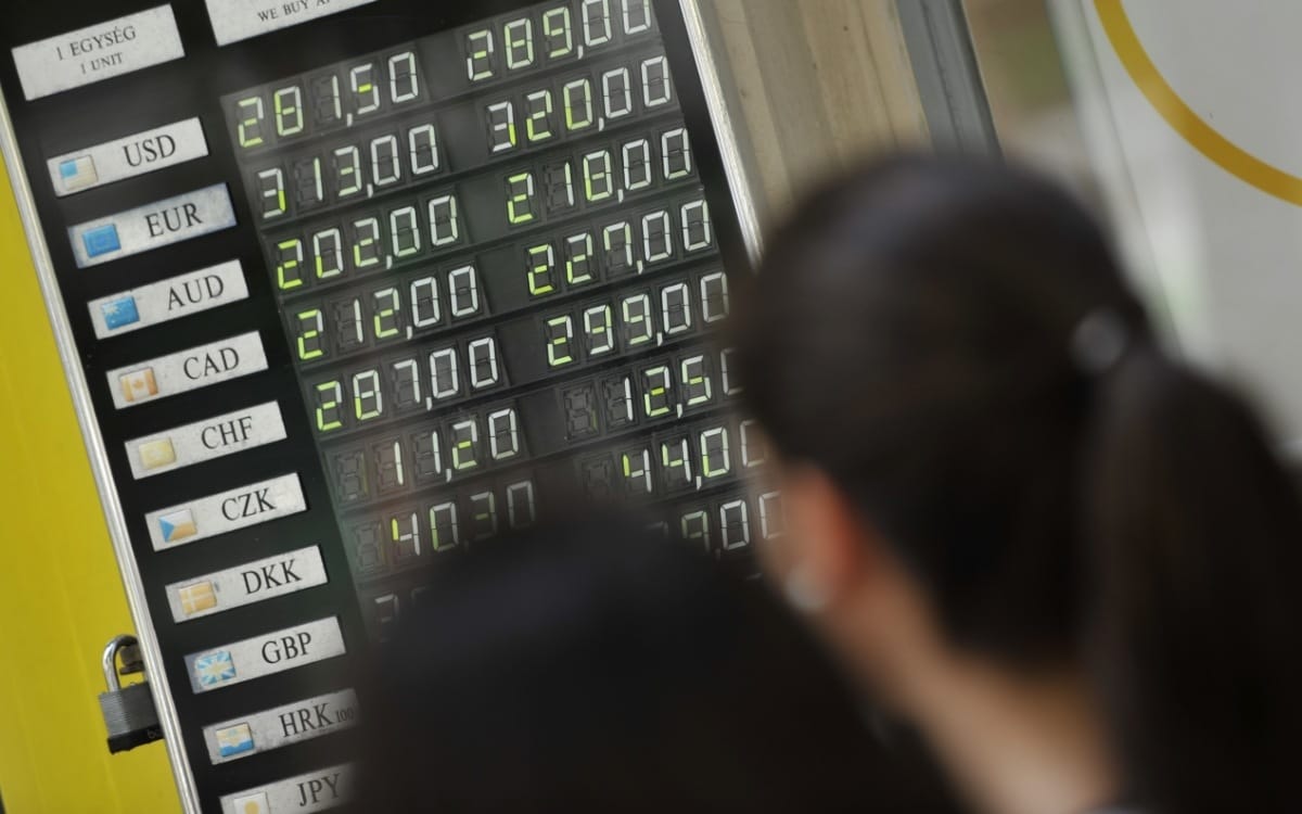 Ugrott egyet a forint a felminősítés után