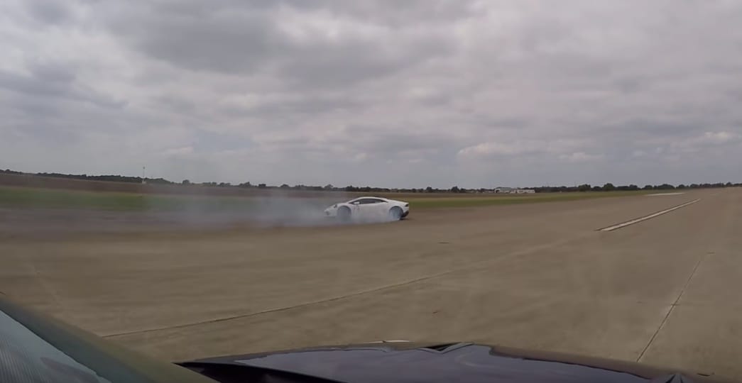 320 km/h-nál szállt el a 2000 lóerős Lamborghini a gyorsulási versenyen – videó