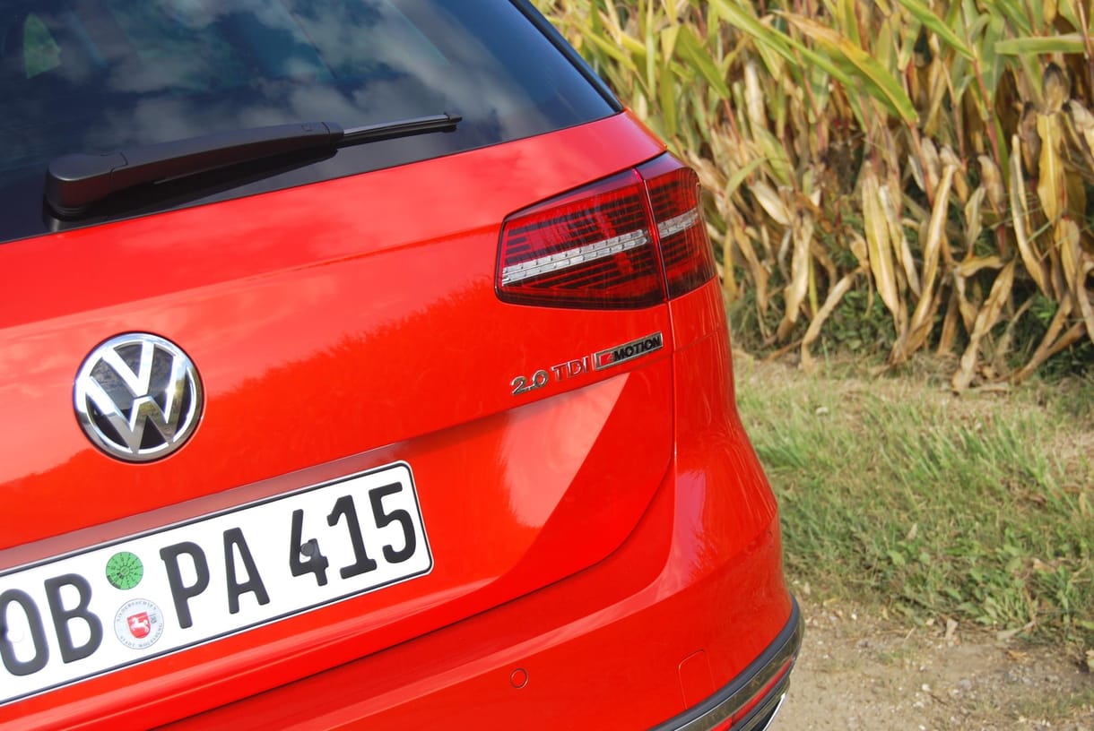Földbe döngölték a Volkswagen részvényeit, miután kiderült, csalt a cég