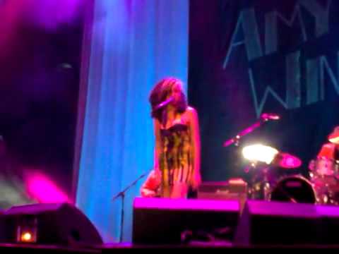 Amy Winehouse budapesti fellépése is ugrott