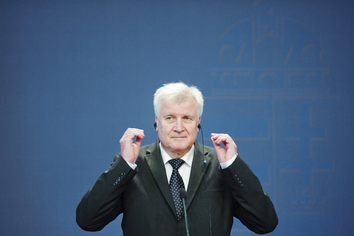 A bajor Seehofer a kevésnek is örül