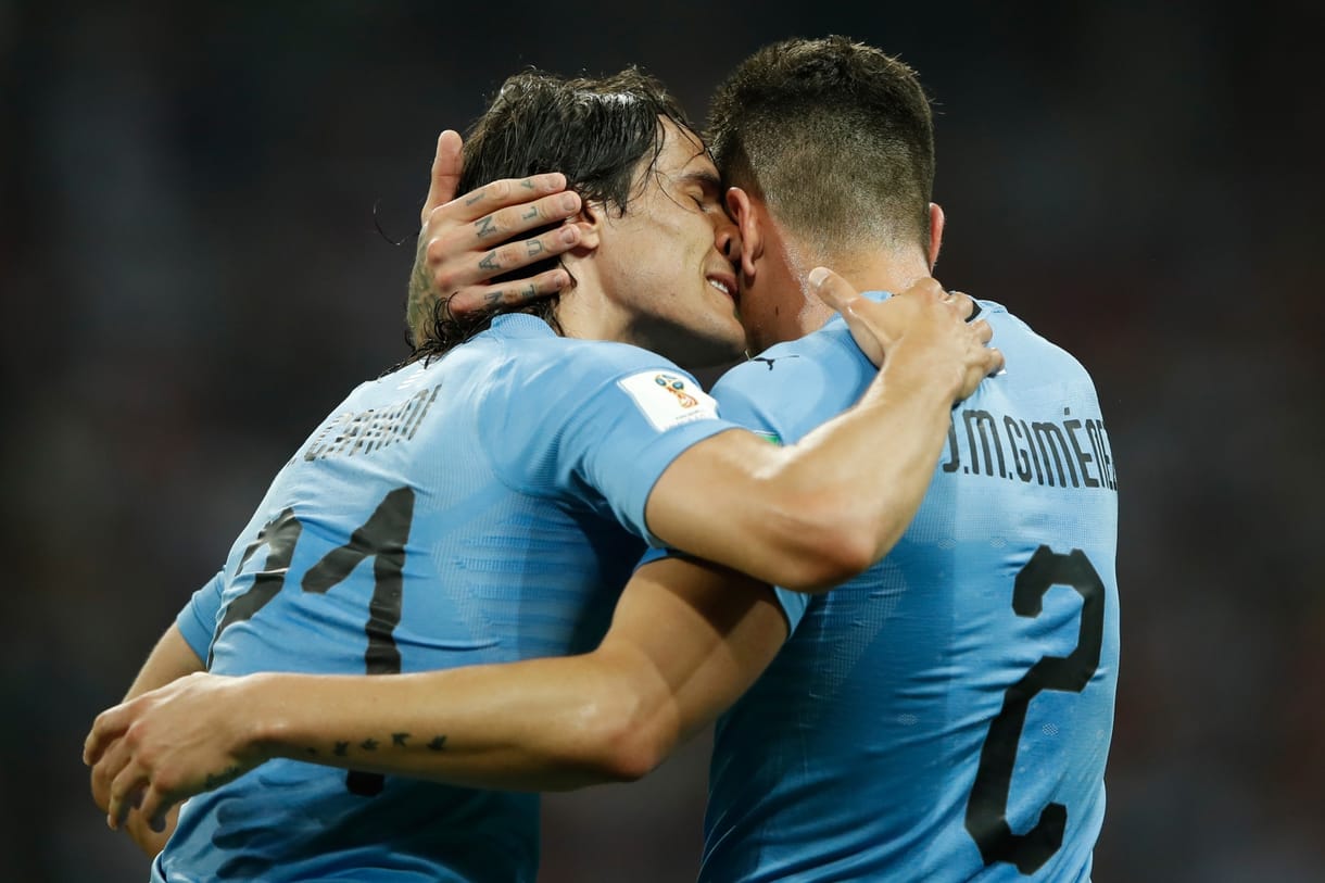 Cavani duplázott, Portugália kiesett