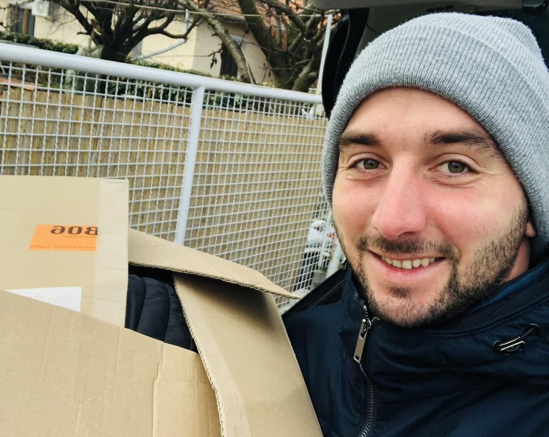 A Fidesz irodáját vörös festékkel leöntő politikust jelöli a Momentum polgármesternek Rákosmentén