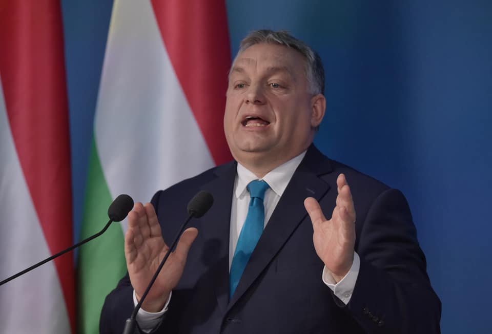 Kim Lane Scheppele: Orbán megteheti, hogy egy időre veszít a népszerűségéből