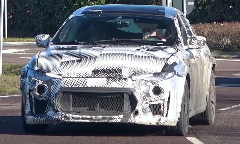 Friss kémvideón a Ferrari alaposan bepiszkított első SUV-ja