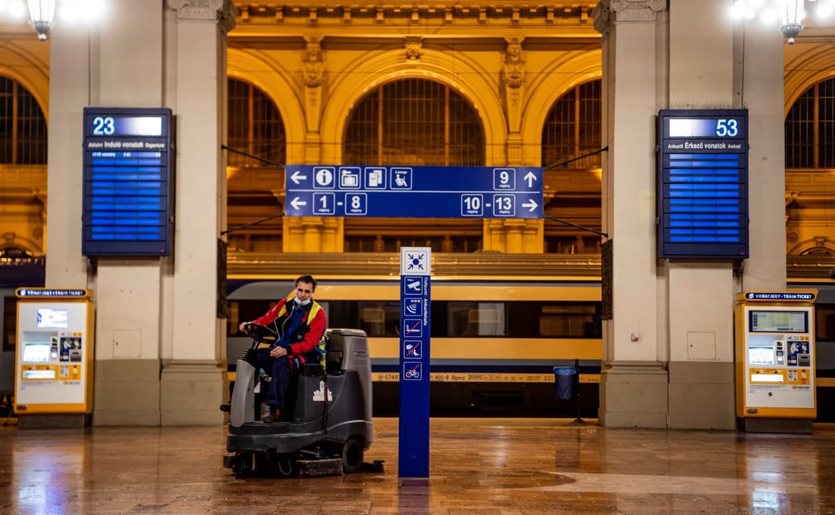 Utasokra zártak egy vasúti kocsit a Keleti pályaudvaron