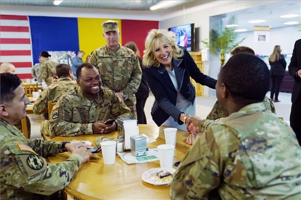 Jill Biden: Az ukrán anyák gyerekeikért vállalt küzdelme csodálatra méltó
