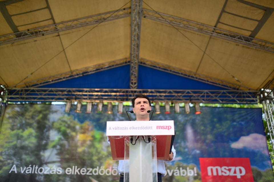 Mesterházy: Orbán takarítsa el a közéletből a nőverő fideszest!