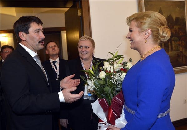 Budapestre jön békülni a horvát államfő
