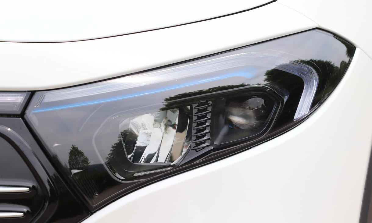 Olcsóbb verzió érkezett a kecskeméti 7 üléses elektromos Mercedesből
