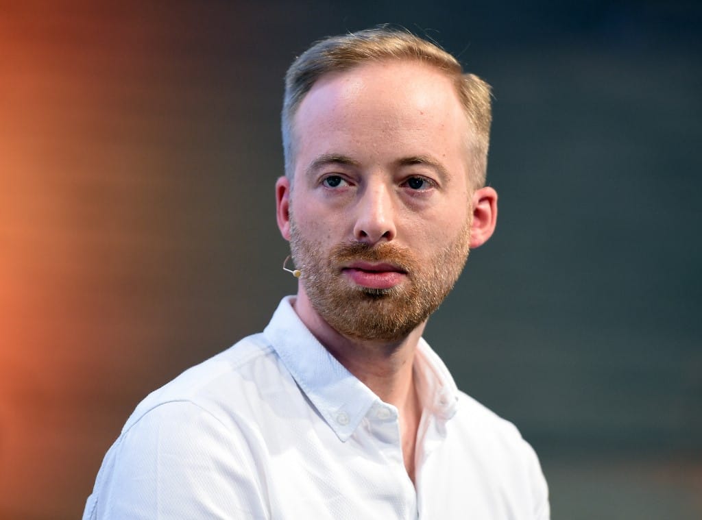 Lemondott 110 millió dolláros bónuszáról, hogy felesége is karriert építhessen