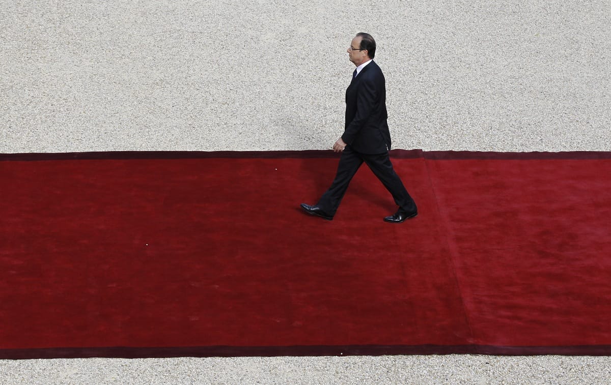 Megvágja az állami cégvezetők fizetését a francia kormány