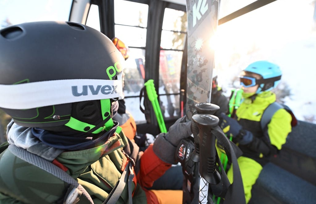 Egész éjszakára a kabinos felvonóban ragadt egy snowboardos Kaliforniában