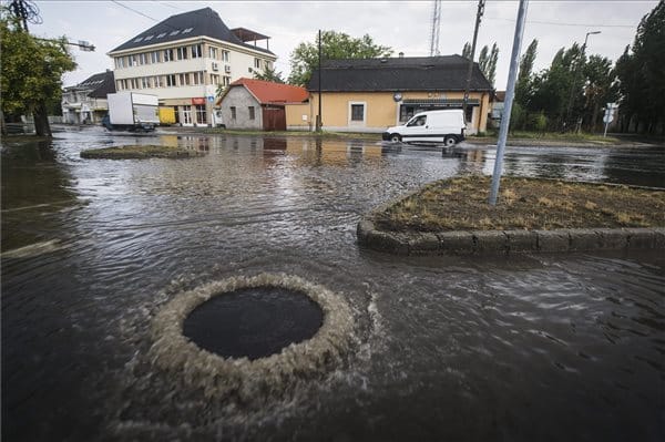 Feltörték a polgármester autóját, bizalmas iratok tűnhettek el