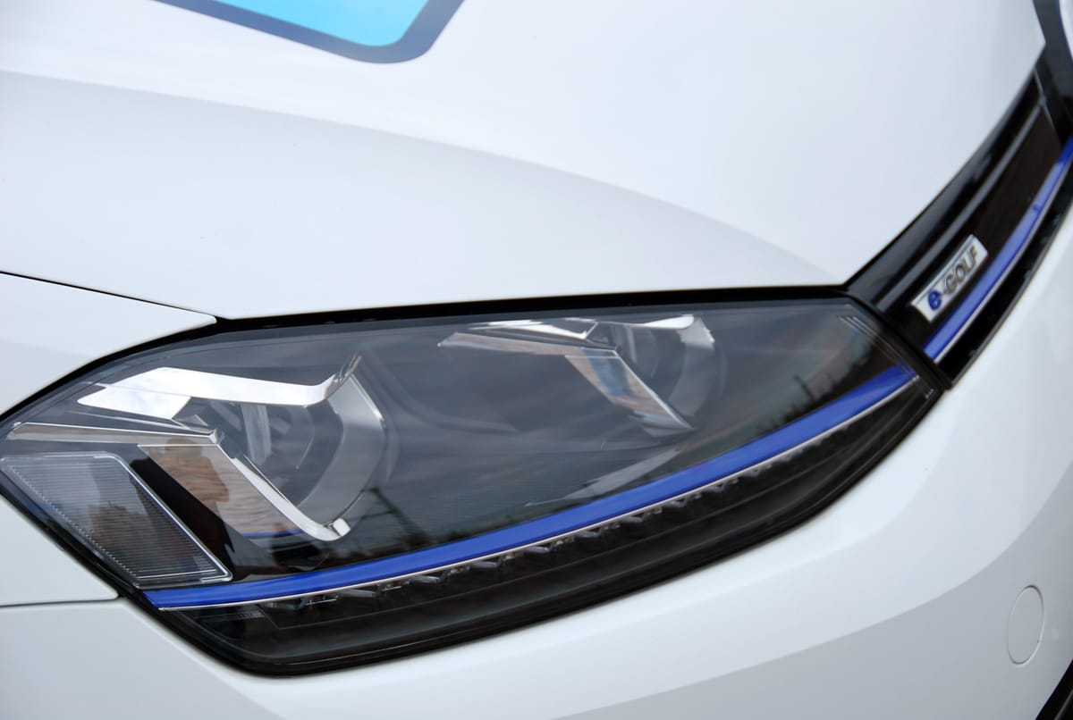 Váltana elektromos autóra, ha egy 10 milliós autó árából hárommilliót engednek? 
