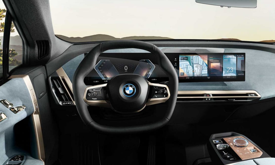Ilyen csúcsmodern műszerfalat kapnak mostantól az új BMW-k