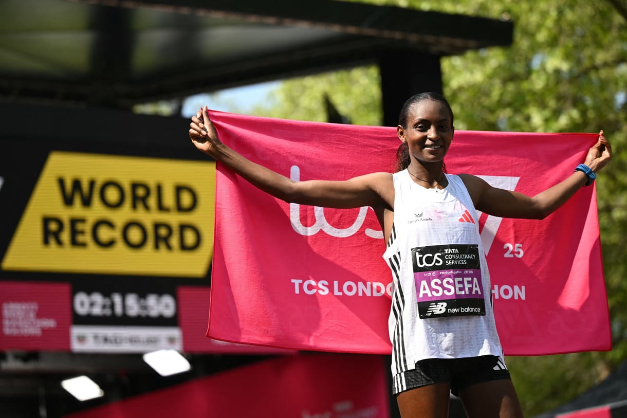 Megdőlt a női maratonfutás világcsúcsa Londonban – videó