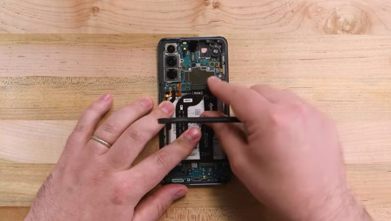 Csak javítani ne kelljen a Galaxy S21-et
