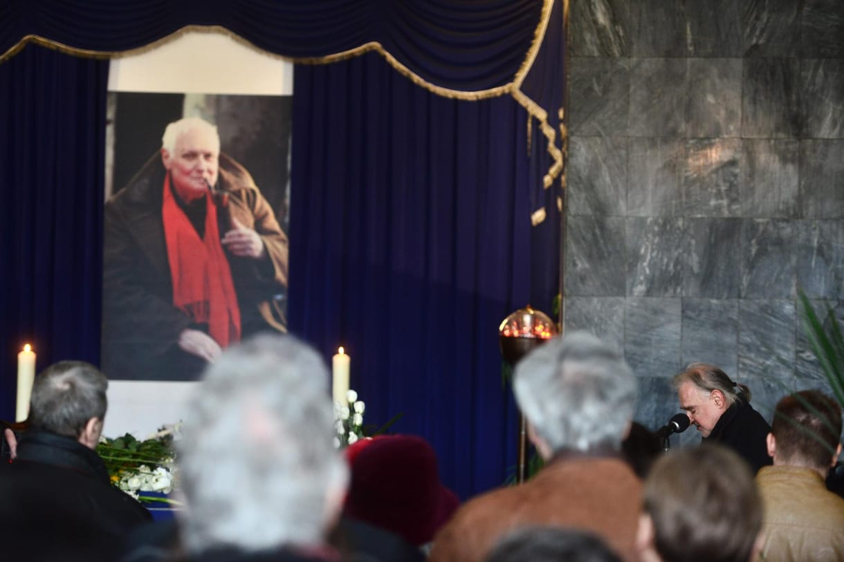 Jancsó Miklós asztalánál
