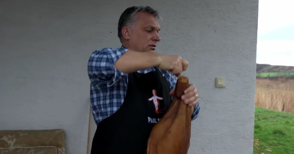 Orbán Viktor hatéves sonkafőzős videójával húsvétol a TikTokon