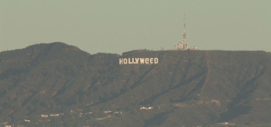 Hollyweed: felfedte magát a híres feliratot meghekkelő művész