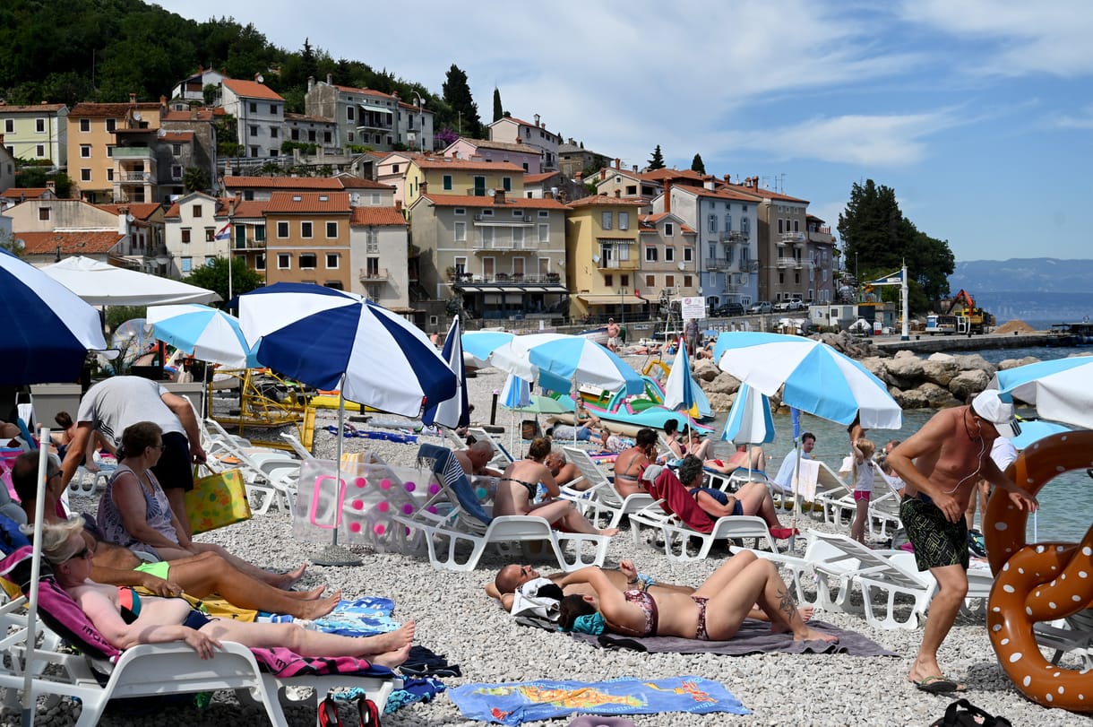 Akcióvadászok és élménykeresők: kevesebb magyar tervez külföldi nyaralást, mint tavaly, itthon viszont egyre több a külföldi turista