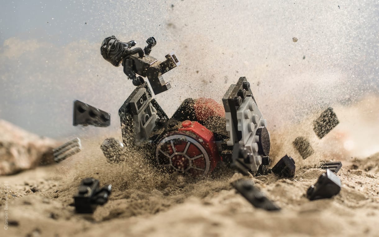 Különleges, legós fotókon örökítette meg egy magyar fotós a Star Wars pár jelenetét