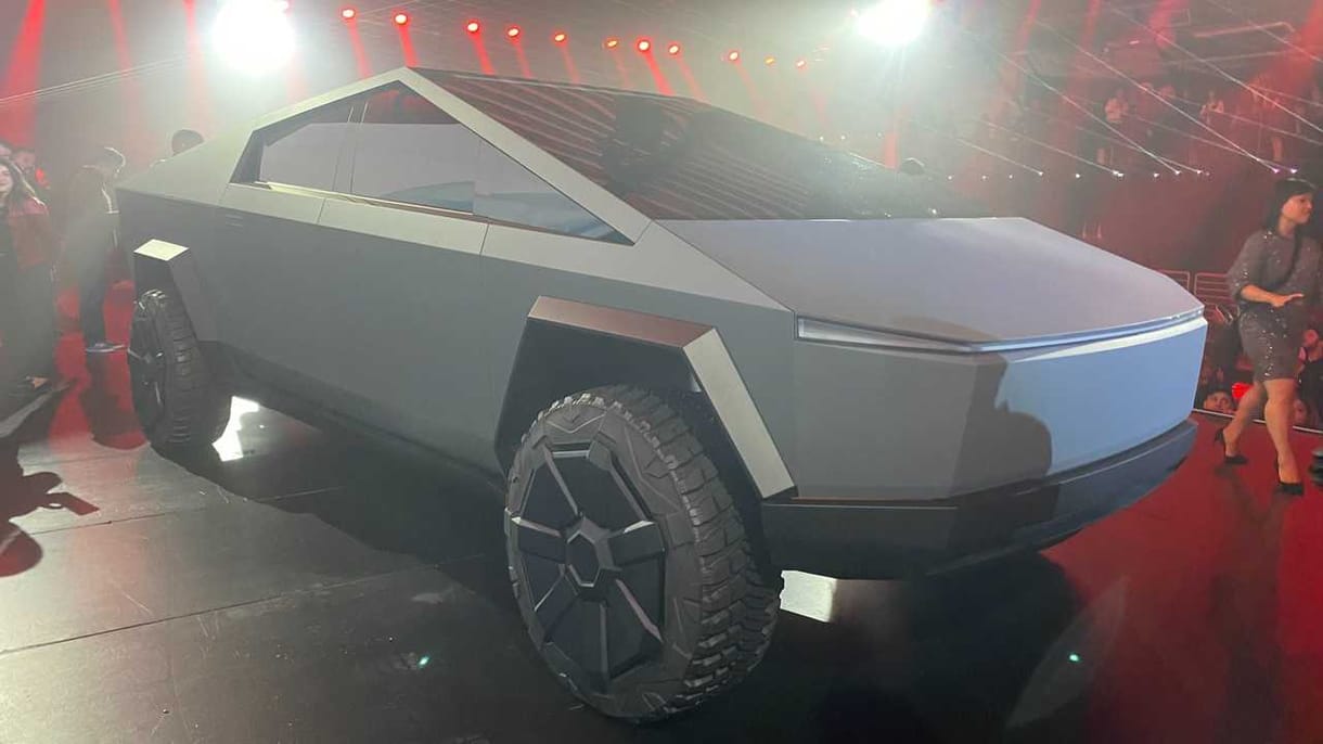 Elon Musknak köszönhetjük a Cybertruck-kihívást