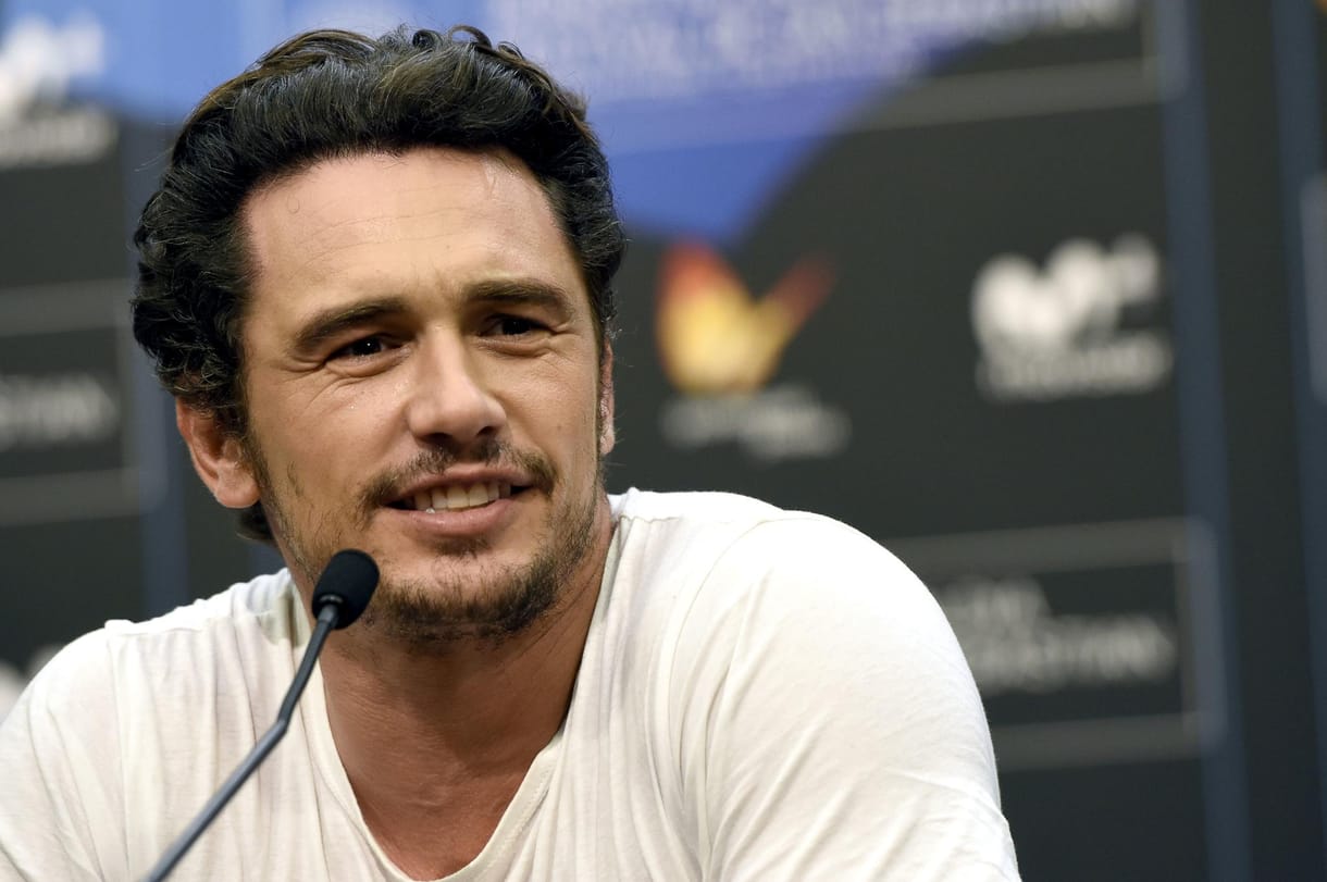 Helytelen viselkedése miatt James Franco 2,2 millió dollárt fizet két diákjának