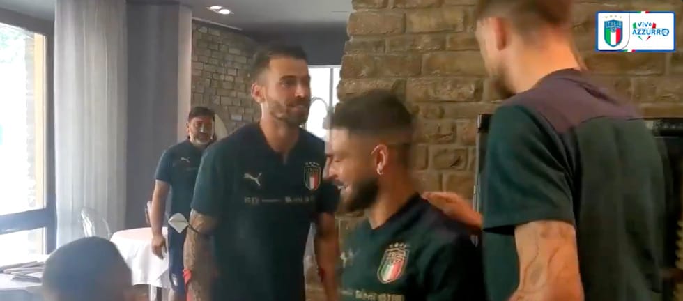Spinazzolát vastapssal és óriási ölelésekkel búcsúztatták csapattársai