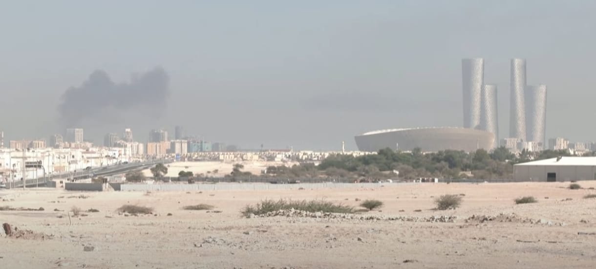 Tűzvész tombol az egyik katari stadion közelében