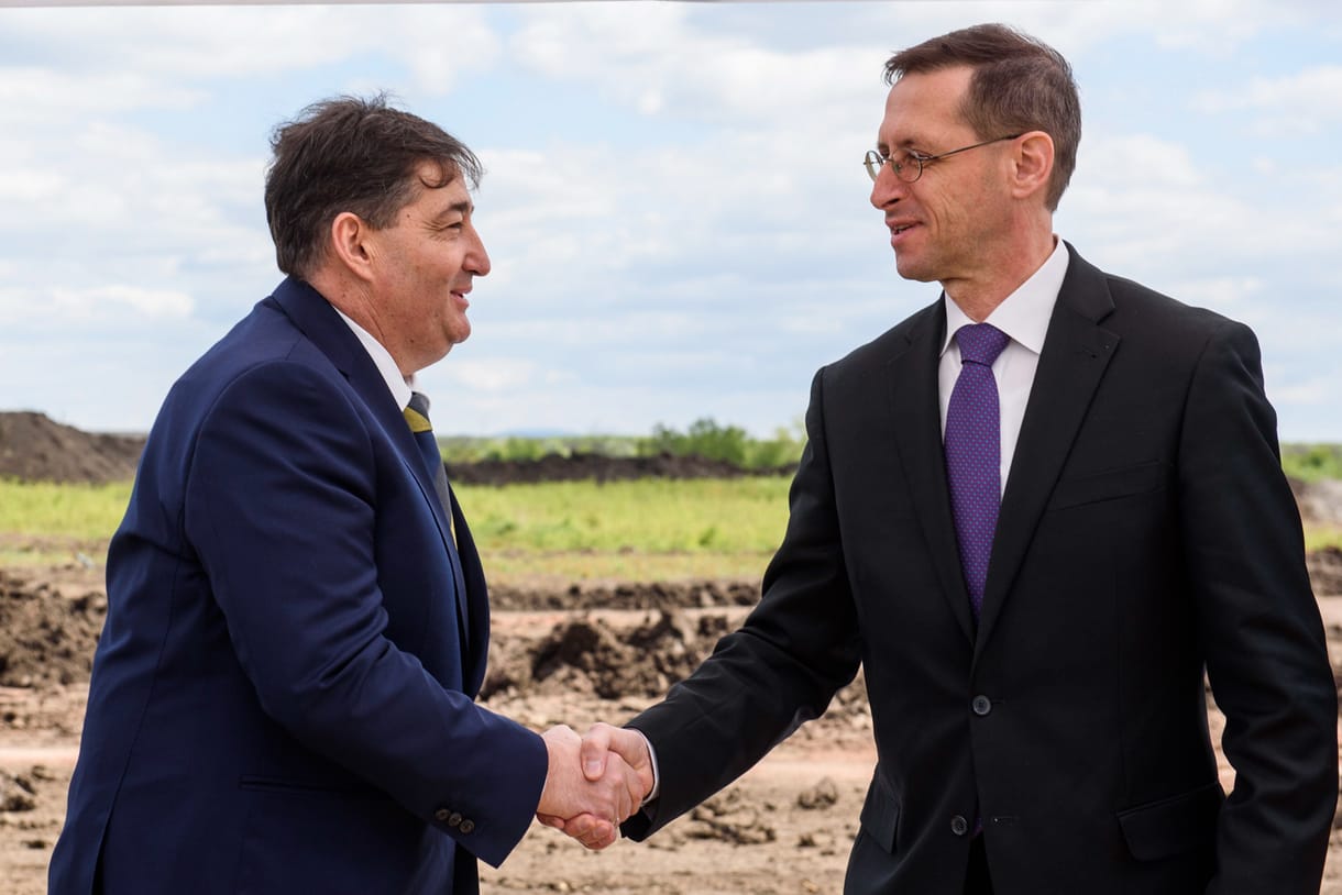 Varga véletlenül kettőt is belerúgott Mészárosba
