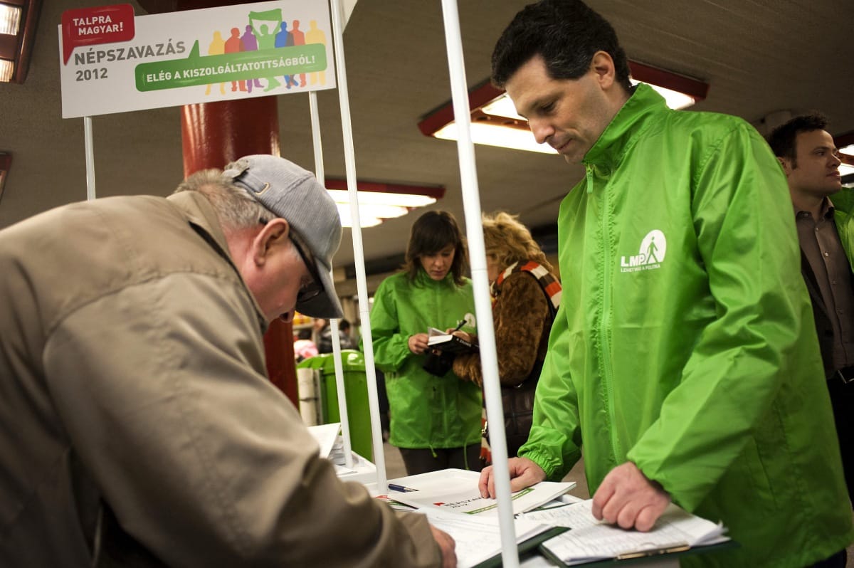 17 ezer gyűjtőíven múlik az LMP-s népszavazás sikere 