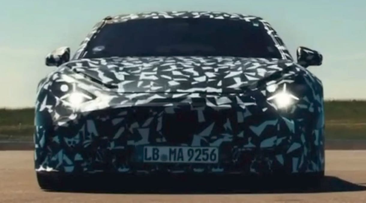 Virtuális váltás, mesterséges üvöltés: ilyen lesz a Mercedes-AMG ezerlovas újdonsága