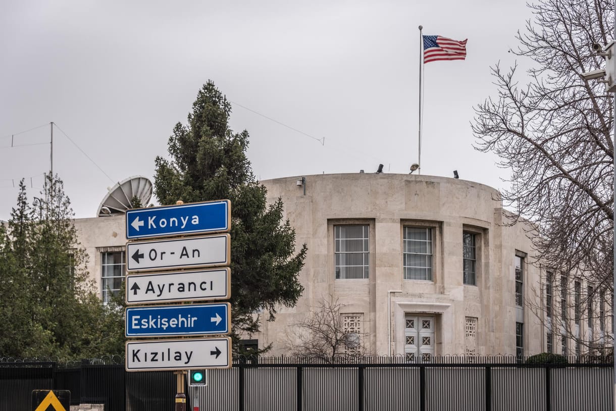 Rálőttek az amerikai nagykövetségre Ankarában