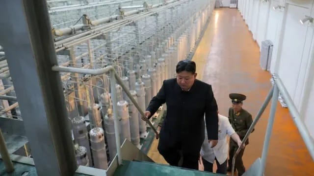 Titkos atomfegyvergyárról készített fotókat osztott meg Észak-Korea