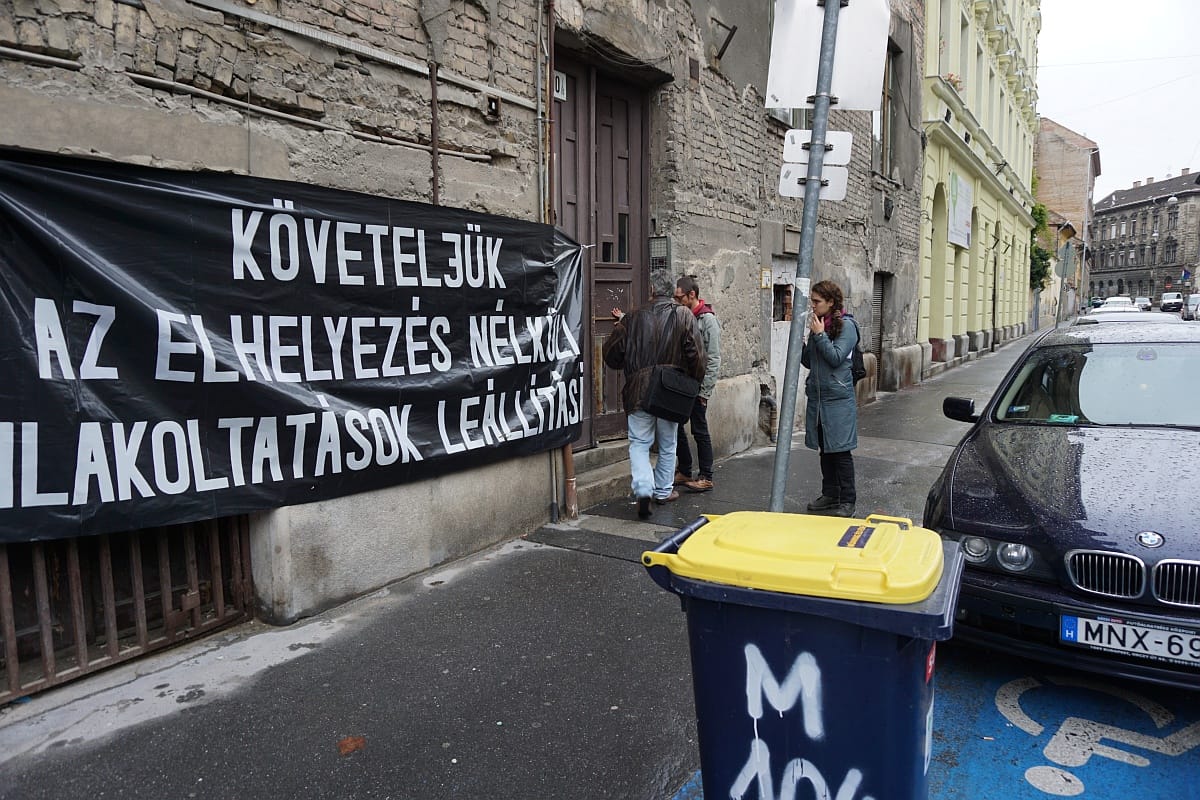 Pár hetes babával lakoltattak ki egy családot Budapesten