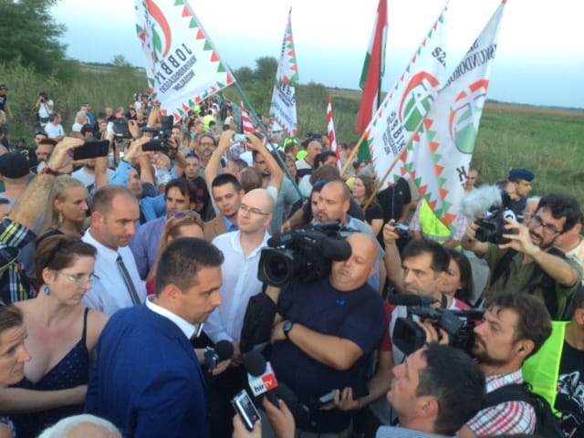 Lezárta a határt a Jobbik előtt a rendőrség